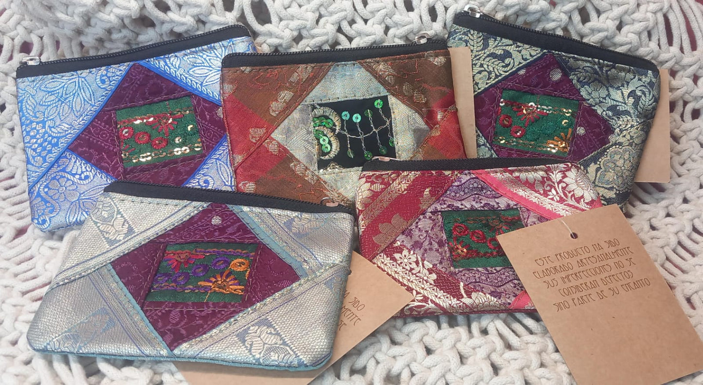 MONEDEROS VARANASI SEDOSOS ÚNICOS ARTESANALES,ENVÍO GRATIS SIN PEDIDO MÍNIMO.