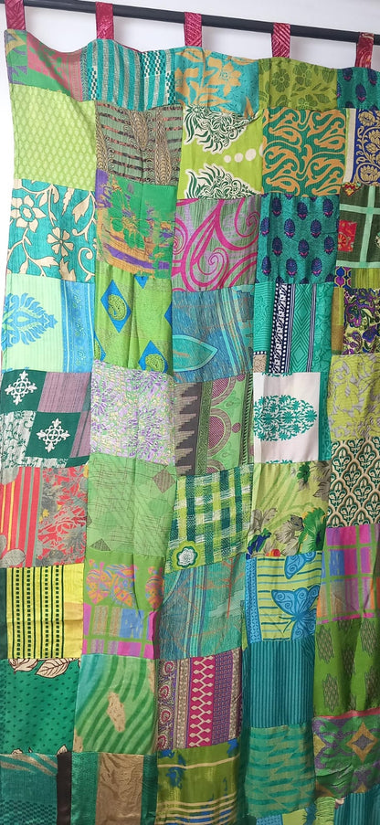 Cortina reversible ya confeccionada con trabillas,modelo Kala.