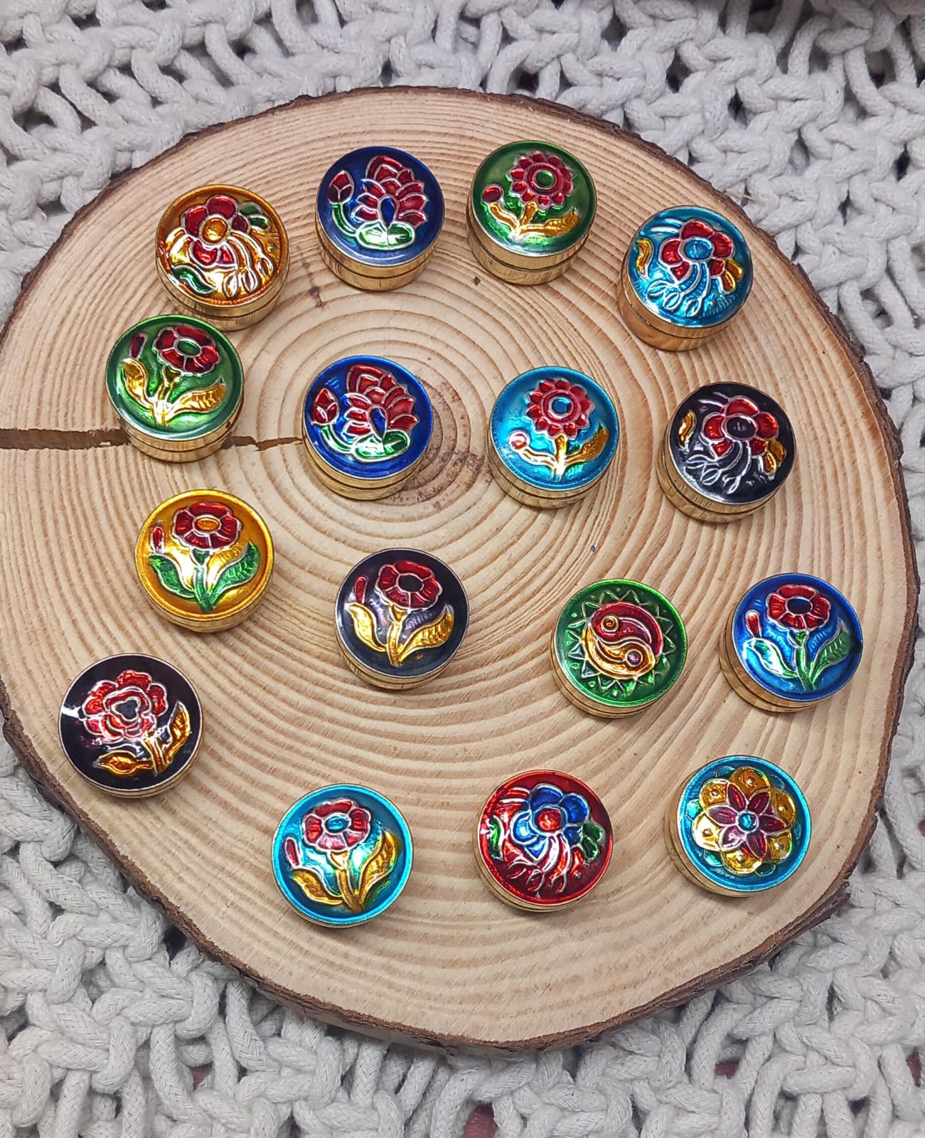 ESENCIAS DE BÁLSAMO.

Las esencias de bálsamo artesanales te hacen disfrutar de un olor que te hace sentir especial. Pequeñas esencias con diferentes olores para llevar siempre contigo elaboradas con ingredientes naturales.

Hay esencia de MUSK, NAG CHAMPA, LOTUS O PATCHOULÍ.

Envío gratis.

¡¡ÚLTIMAS UNIDADES EN STOCK!!