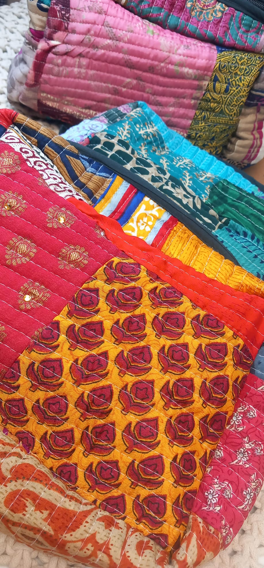 NECESER PATCHWORK 20X30CM.ARTESANÍA Y EXCLUSIVIDAD DE AHÍ SU MAGIA,JOYA TEXTIL. ENVÍO GRATIS.