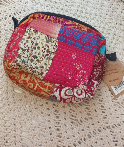 NECESER PATCHWORK 20X30CM.MODELO BALAJI,ARTESANÍA Y EXCLUSIVIDAD DE AHÍ SU MAGIA,JOYA TEXTIL. ENVÍO GRATIS.
