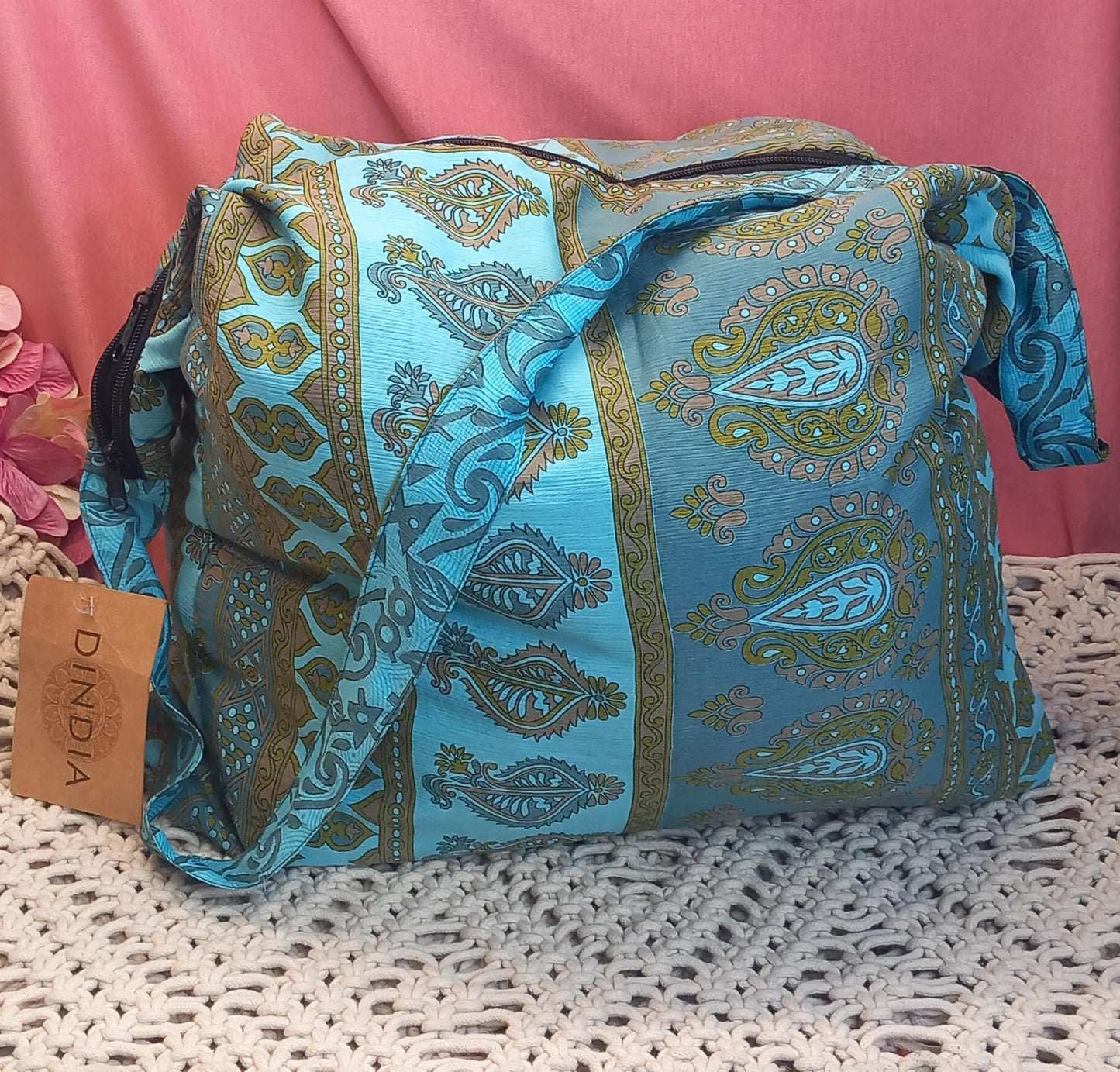 Bolso india de escapada, fin de semana,playa,montaña, gimansio...Con cremallera.Modelo Agama.