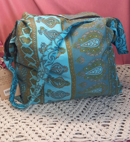 Bolso india de escapada, fin de semana,playa,montaña, gimansio...Con cremallera.Modelo Agama.