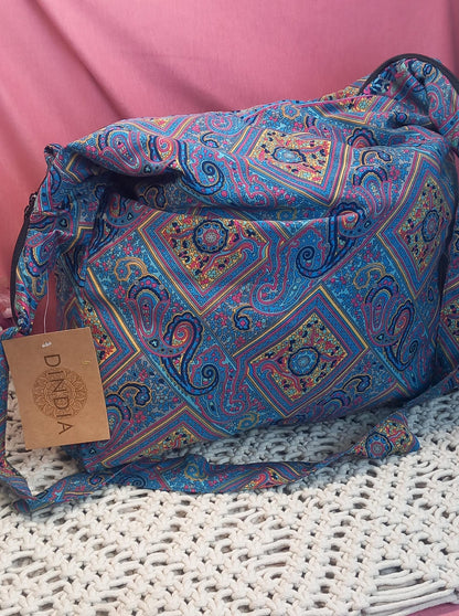 Bolso india 100%artesanía India...Con cremallera.Envío gratis sin pedido mínimo. Modelo Karma.