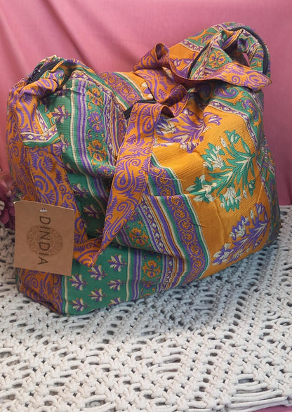 Bolso elaborado en tejido indio y con estampados étnicos, en colores mágicos.Modelo Moksha.ENVÍO GRATIS SIN PEDIDO MÍNIMO.