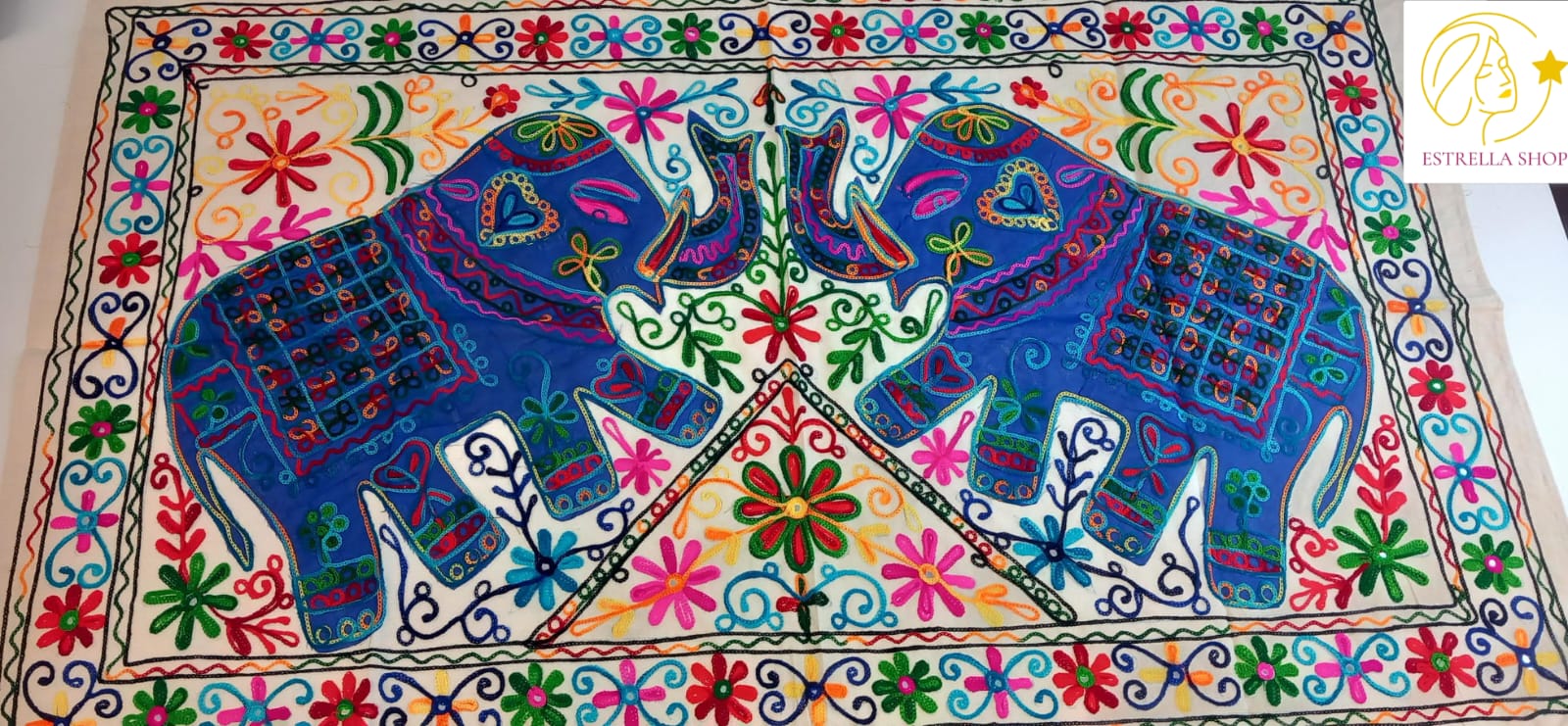 TAPIZ QUE ES UNA PIEZA ARTESANAL QUE TRANSMITE FUERZA Y BELLEZA EN CADA PUNTADA.90X130CM.