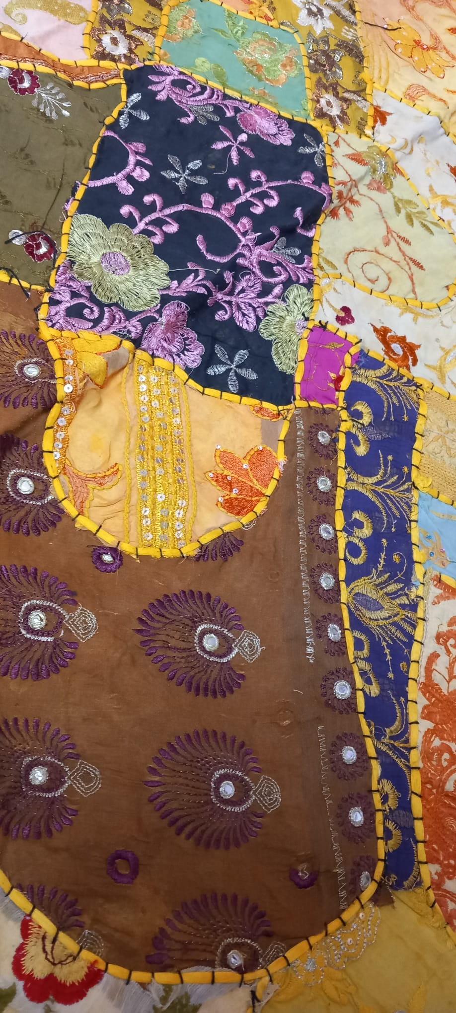 PATCHWORK TEXTIL EN TAPIZ 90X90 CONFECCIONADO ARTESANALMENTE EN INDIA.ENVÍO GRATIS SIN PEDIDO MÍNIMO.