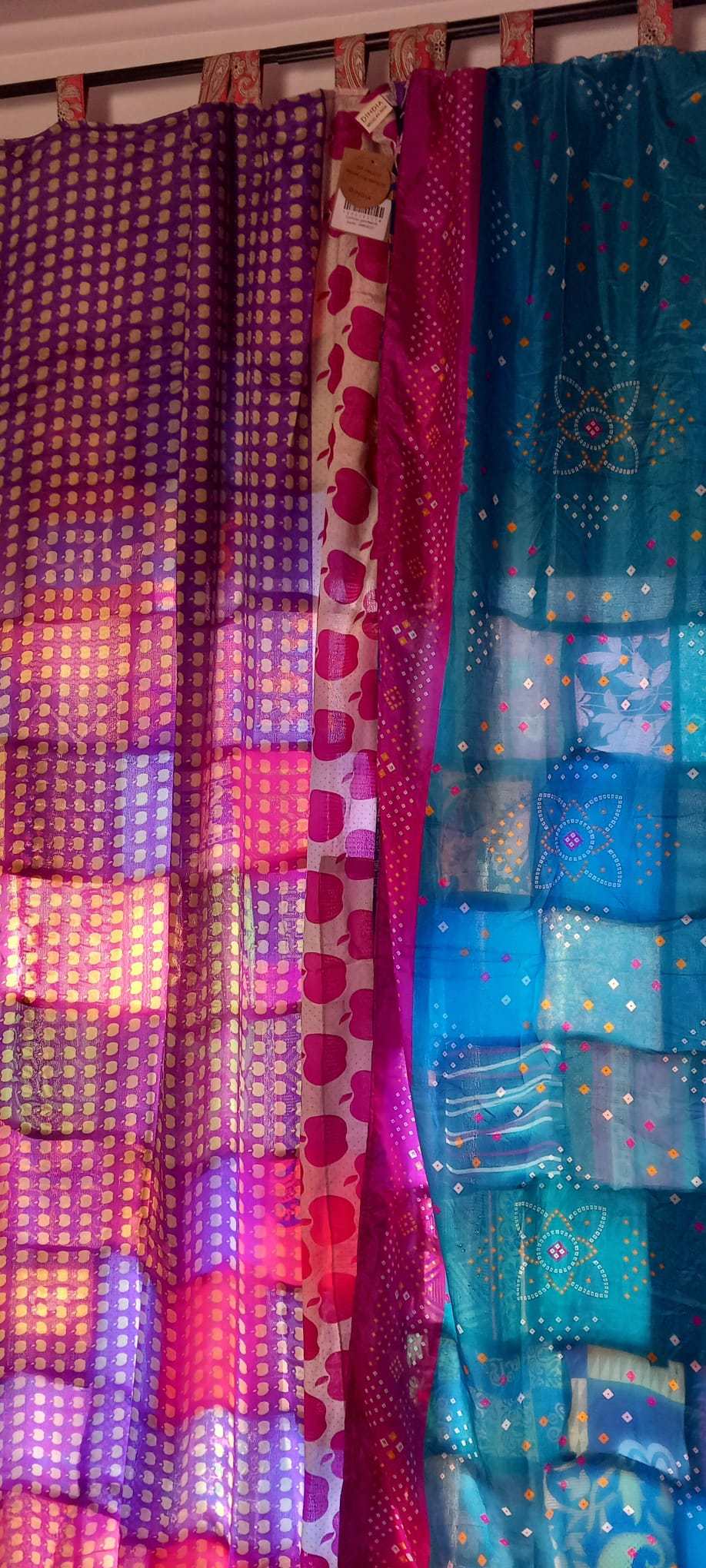 SET DE 2 CORTINAS CONFECCIONADAS REVERSIBLES Y ARTESANALES EN PATCHWORK TELAS SEDOSAS DE PRIMERÍSIMA CALIDAD.ENVÍO GRATIS.