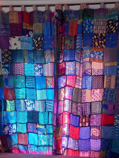 SET DE 2 CORTINAS CONFECCIONADAS REVERSIBLES Y ARTESANALES EN PATCHWORK TELAS SEDOSAS DE PRIMERÍSIMA CALIDAD.ENVÍO GRATIS.