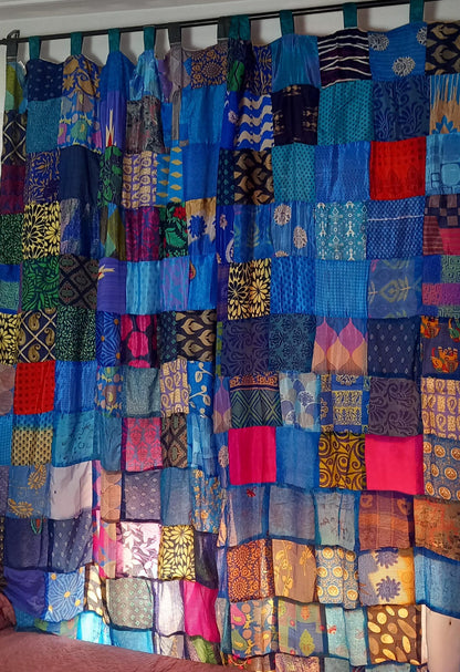 JUEGO DE 2 CORTINAS CONFECCIONADAS MÁGICAS PORQUE SON REVERSIBLES,ARTESANÍA PATCHWORK EN INDIA,ENVÍO GRATIS.