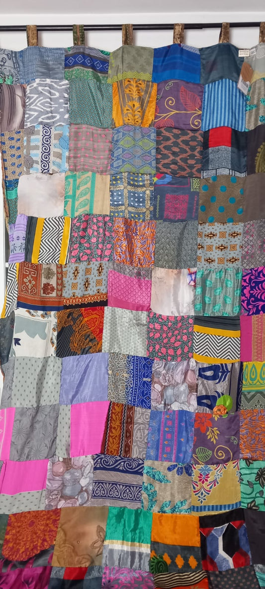 CORTINA CONFECCIONADA REVERSIBLE CON TRABILLAS EN PATCKWORK,PIEZAS VIBRANTES EN COLOR DE LA INDIA.ENVÍO GRATIS.