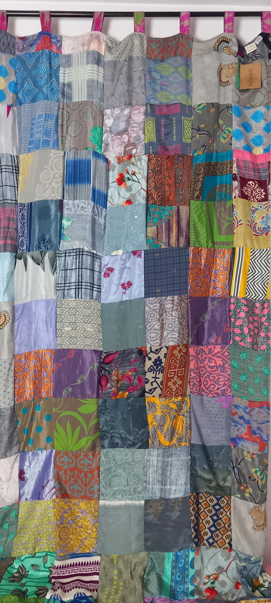 CORTINA CONFECCIONADA REVERSIBLE CON TRABILLAS EN PATCKWORK,PIEZAS VIBRANTES EN COLOR DE LA INDIA.ENVÍO GRATIS