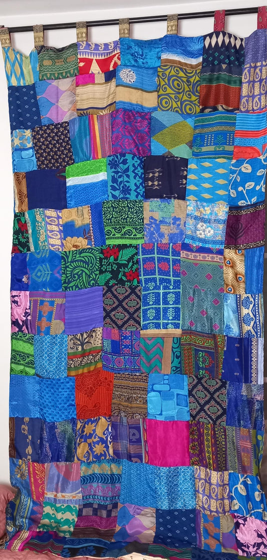 CORTINA CONFECCIONADA REVERSIBLE CON TRABILLAS EN PATCKWORK,PIEZAS VIBRANTES EN COLOR DE LA INDIA.ENVÍO GRATIS