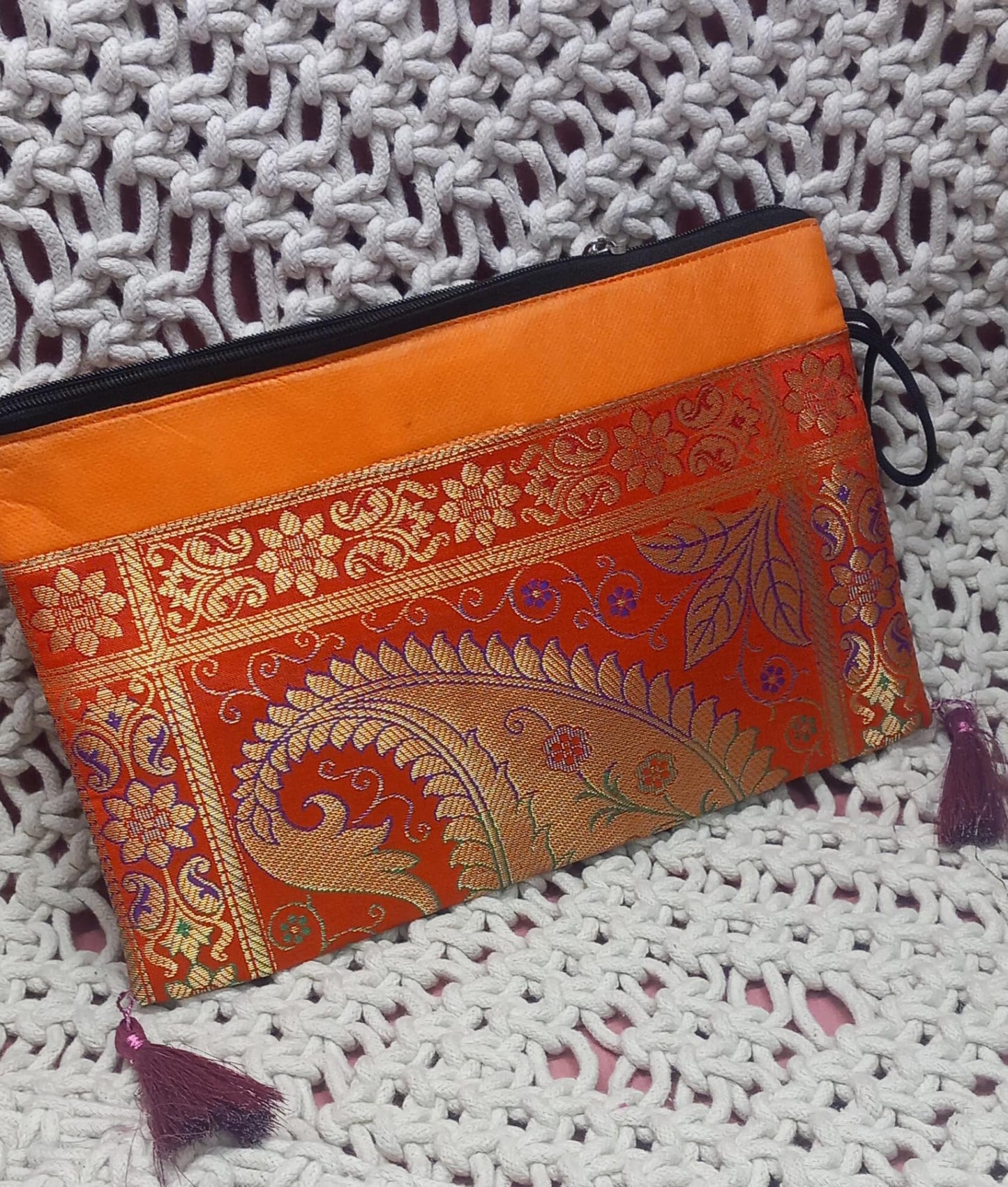 NECESER EN SEDA ELEGANTE IRREPETIBLE Y ESPECIAL. MÁS COLORES EN WEB.ENVÍO GRATIS SIN PEDIDO MÍNIMO.