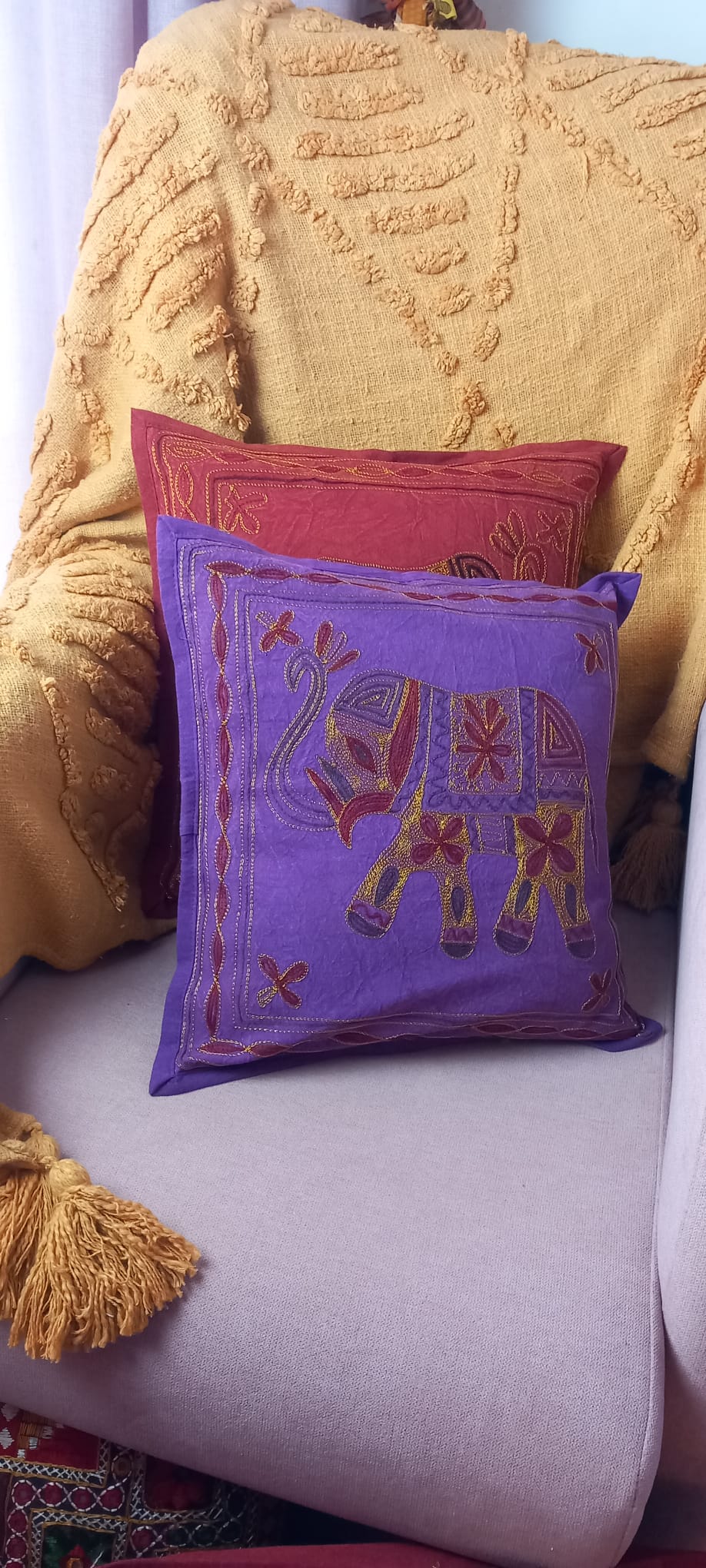 FUNDA DE COJÍN ELEFANTE MORADO 40X40CM PORQUE TU HOGAR TAMBIÉN MERECE VESTIR ARTE.ENVÍO  GRATIS SIN PEDIDO MÍNIMO.
