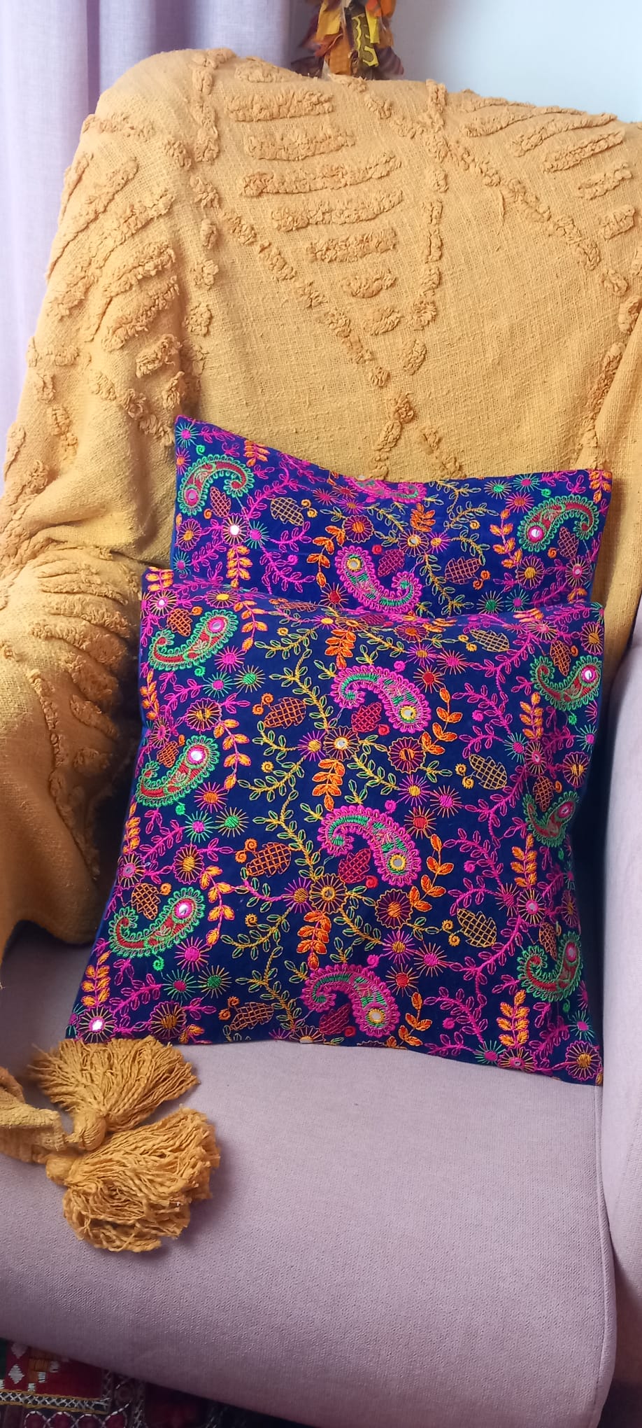 FUNDA DE COJÍN CACHEMIRE AZUL 40X40CM ESENCIA DE INDIA BORADO A MANO CON PERSONALIDAD Y AUTENTICIDAD.ENVÍO GRATIS SIN PEDIDO MÍNIMO.