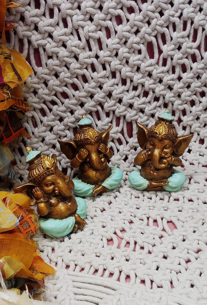 Set de 3 Piezas artesanales de carácter espiritual, ideal para llenar de intención y simbolismo cualquier espacio. Este set de Ganeshas es envío gratis sin pedido mínimo.