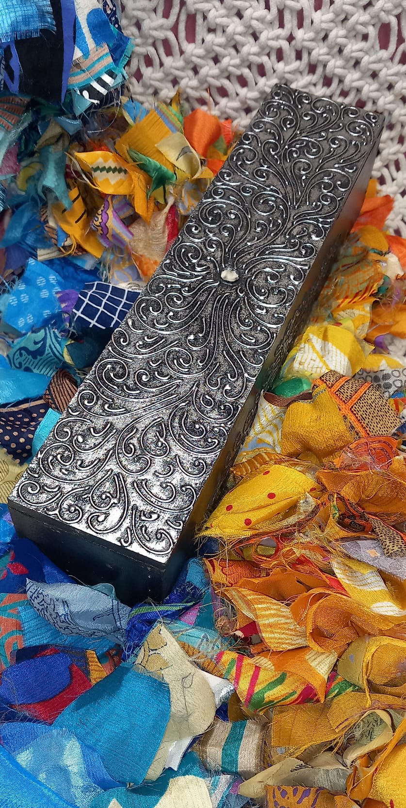 CAJA DE MADERA ARTESANALMENTE TALLADA Y PINTADA A MANO CON FILIGRANAS.ENVÍO GRATIS SIN PEDIDO MÍNIMO.