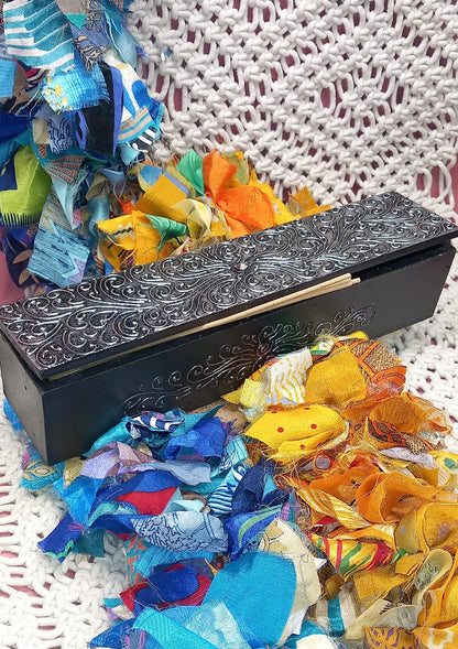 CAJA DE MADERA ARTESANALMENTE TALLADA Y PINTADA A MANO CON FILIGRANAS.ENVÍO GRATIS SIN PEDIDO MÍNIMO.