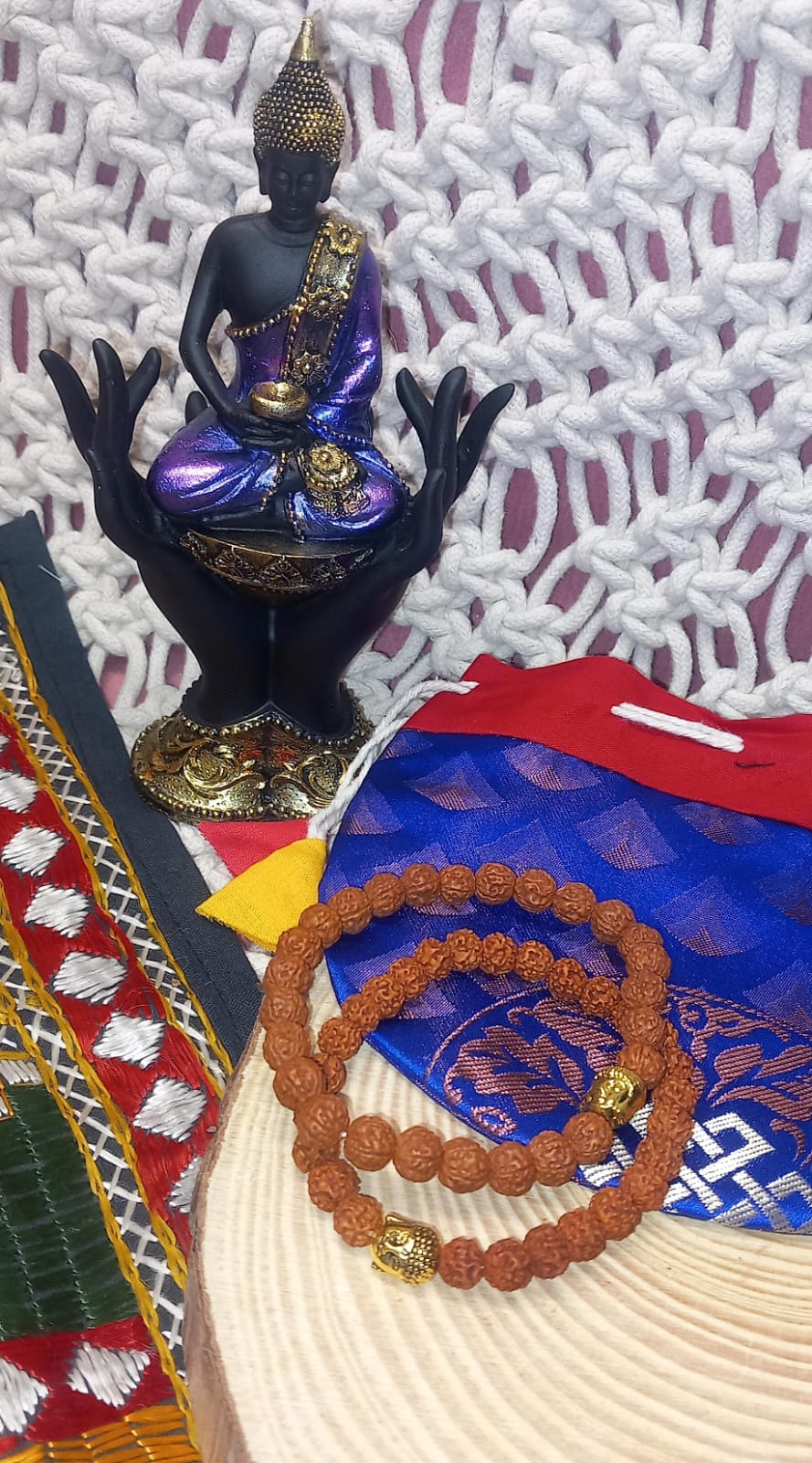 PULSERA CON BUDA Y RUDRAKSHA PIEZA ARTESANAL IRRESISTIBLE CON FUERZA ESPIRITUAL.ENVÍO GRATIS SIN PEDIDO MÍNIMO.