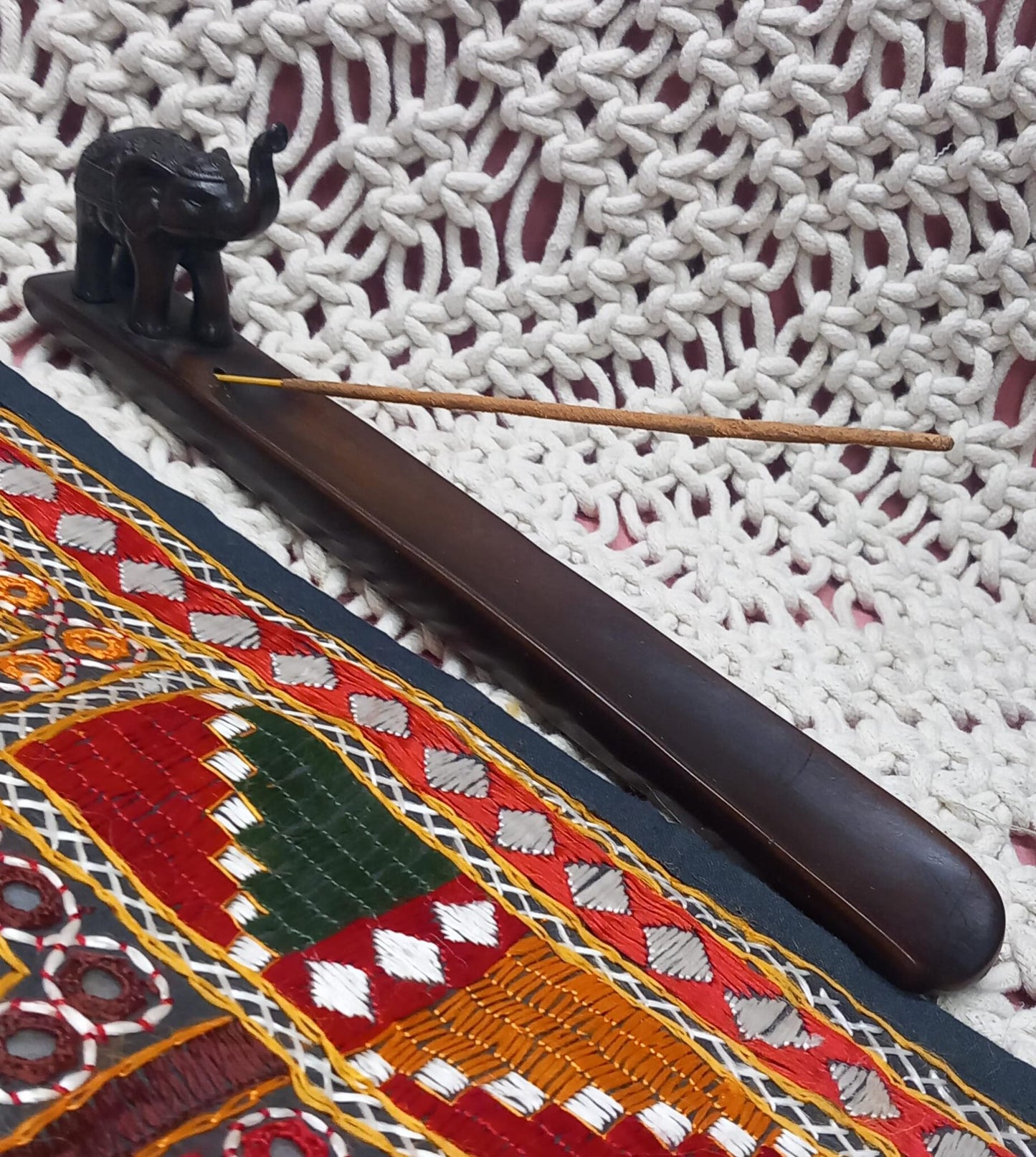 INCENSARIO DE ELEFANTE CON LA TROMPA HACIA ARRIBA ARTESALMANENTE ELABORADO EN TAILANDIA.ENVÍO GRATIS SIN PEDIDO MÍNIMO.