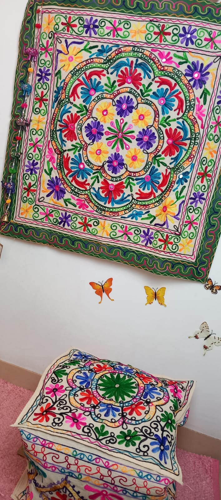 TAPIZ BORDADO A MANO JOYA TEXTIL CON ALMA BOHEMIA HECHA EN INDIA.ENVÍO GRATIS SIN PEDIDO MÍNIMO.