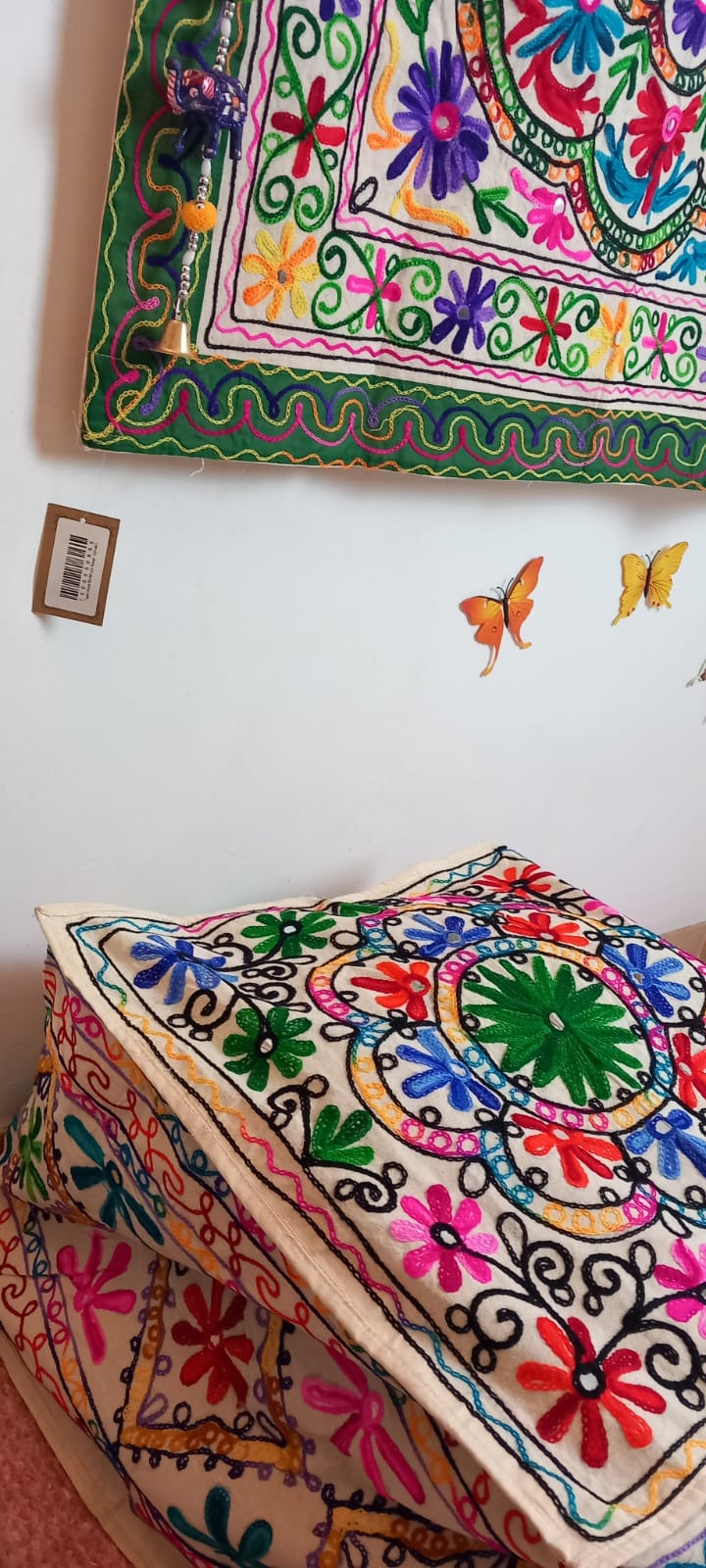 PUFF GORA CUADRADO 50CM HECHO A MANO Y CON ALMA EN INDIA.ENVÍO GRATIS SIN PEDIDO MÍNIMO.