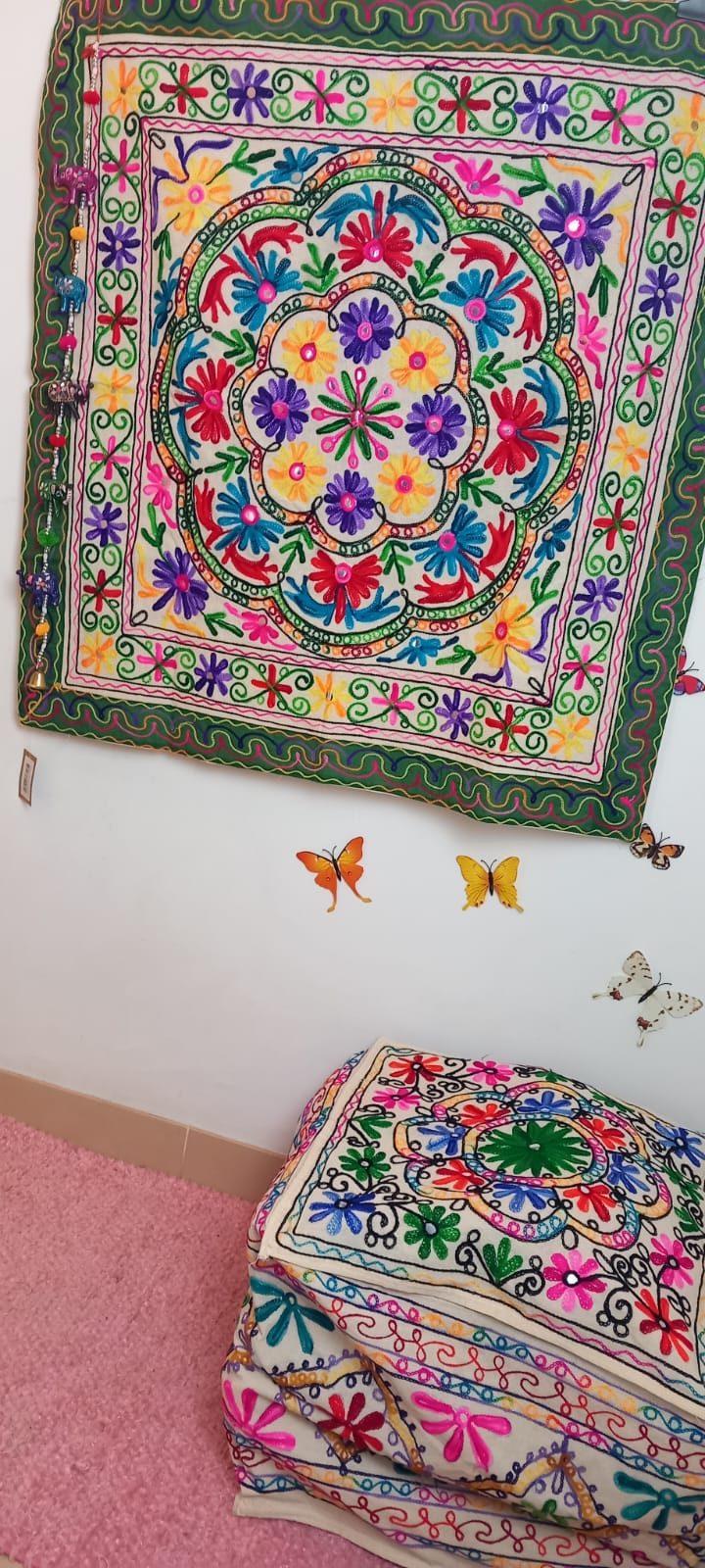 PUFF GORA CUADRADO 50CM HECHO A MANO Y CON ALMA EN INDIA.ENVÍO GRATIS SIN PEDIDO MÍNIMO.