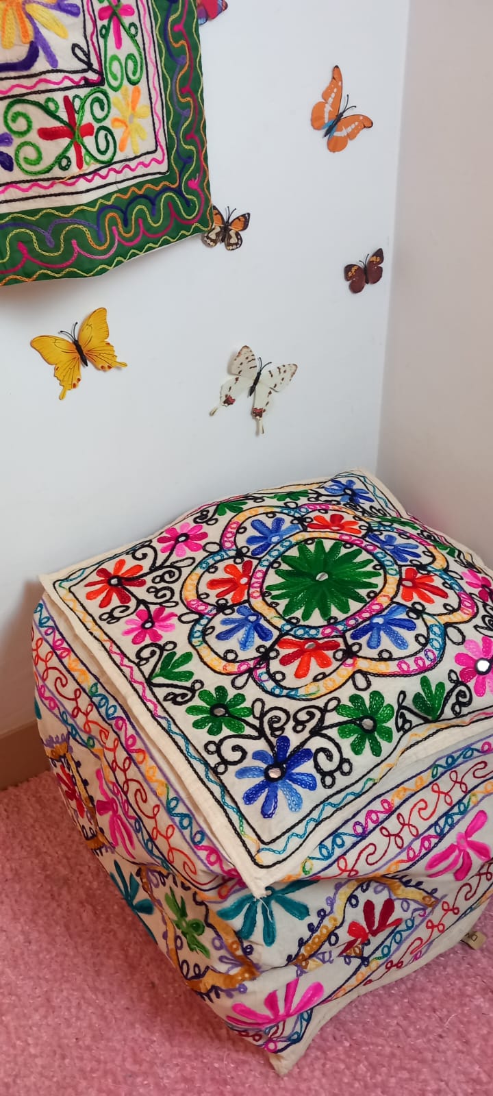 PUFF GORA CUADRADO 50CM HECHO A MANO Y CON ALMA EN INDIA.ENVÍO GRATIS SIN PEDIDO MÍNIMO.