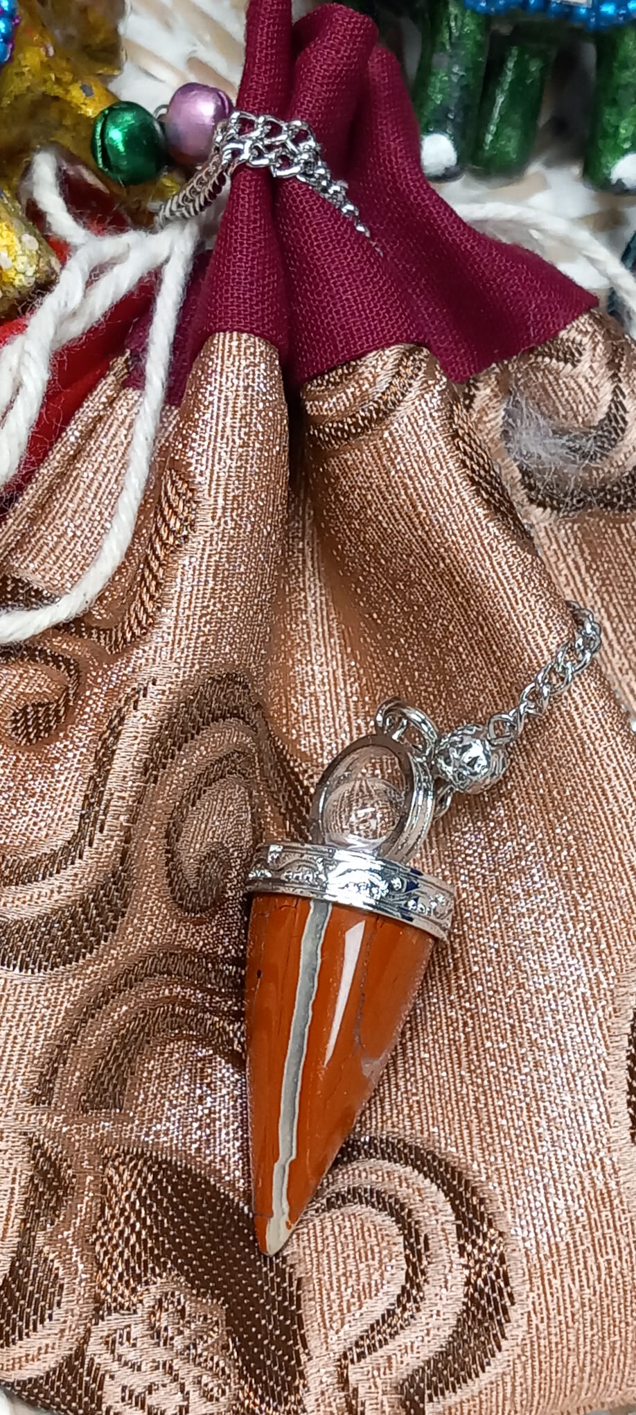 Péndulo JASPE ROJO,equilibrio y tranquilidad. **INCLUYE BOLSA DE NEPAL HECHA A MANO EN LOS HIMALAYAS**ENVÍO GRATIS SIN PEDIDO MÍNIMO.