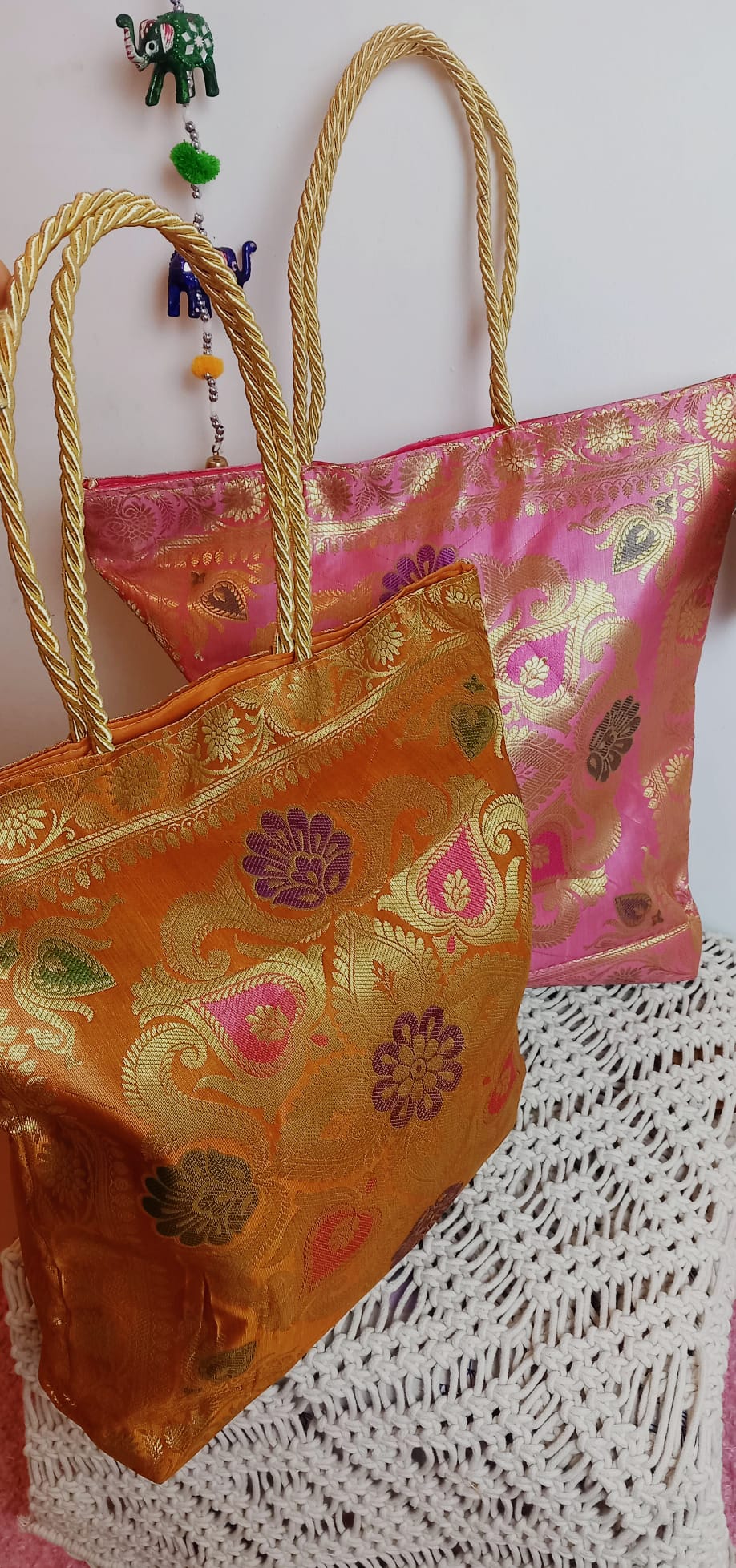 Bolsos Tote seda,artesanía India,envío gratis y precio sin competencia.Piezas exclusivas con boho vibes.