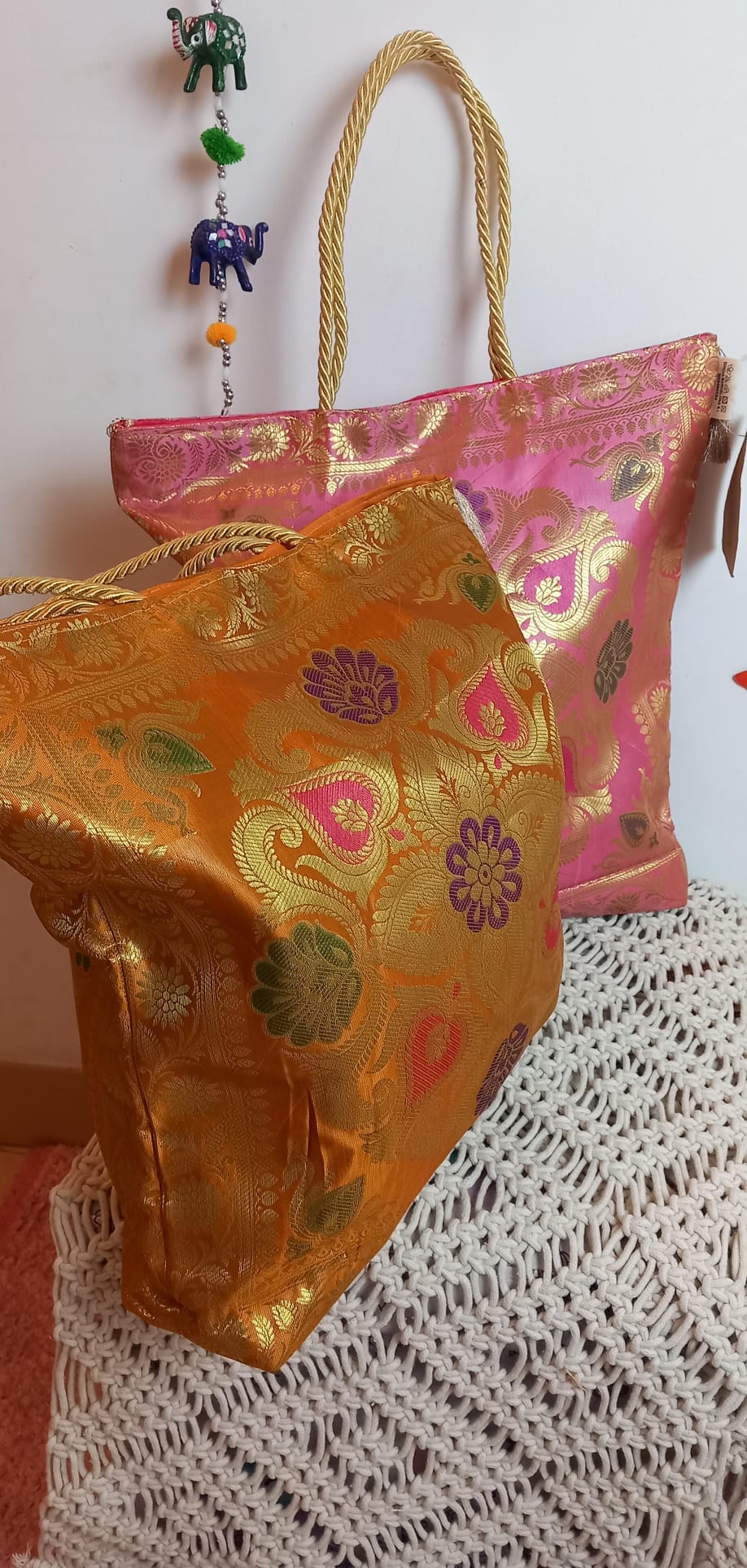 Bolsos Tote seda,artesanía India,envío gratis y precio sin competencia.Piezas exclusivas con boho vibes.
