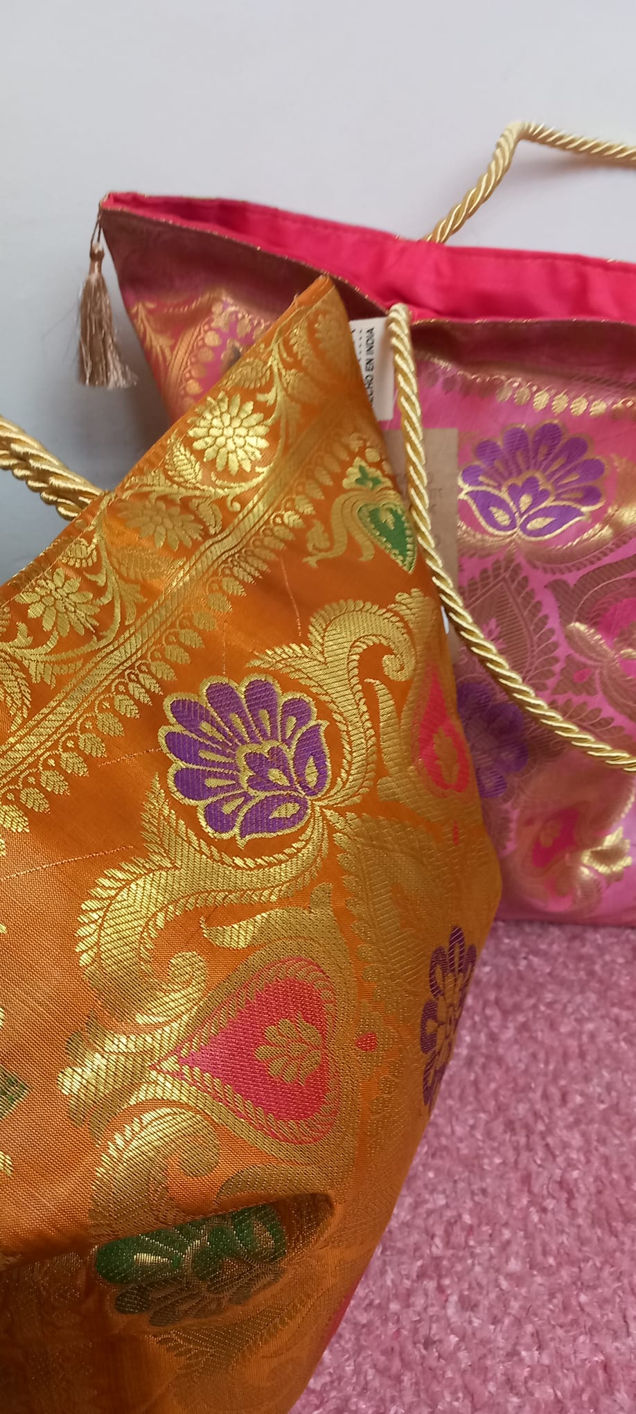 Bolsos Tote seda,artesanía India,envío gratis y precio sin competencia.Piezas exclusivas con boho vibes.