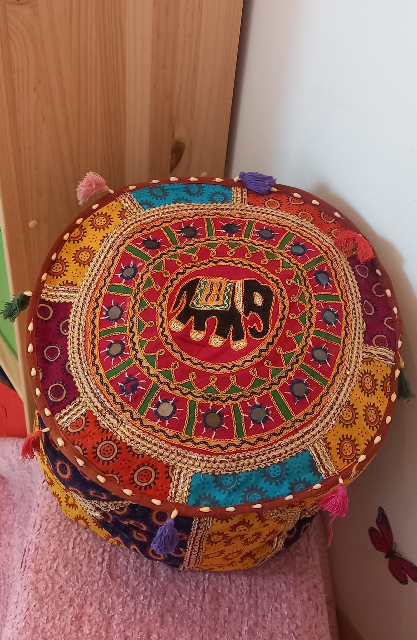 Puff con alma y mucho color en Patchwork Iro redondo 40cm aproximadamente.Envío Gratis sin pedido mínimo.