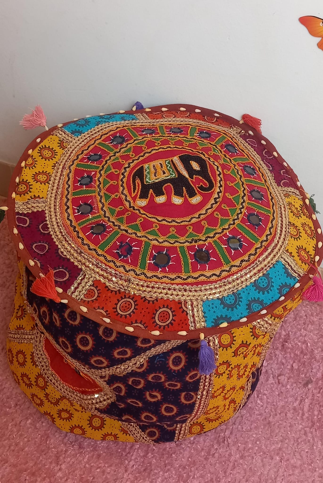 Puff con alma y mucho color en Patchwork Iro redondo 40cm aproximadamente.Envío Gratis sin pedido mínimo.