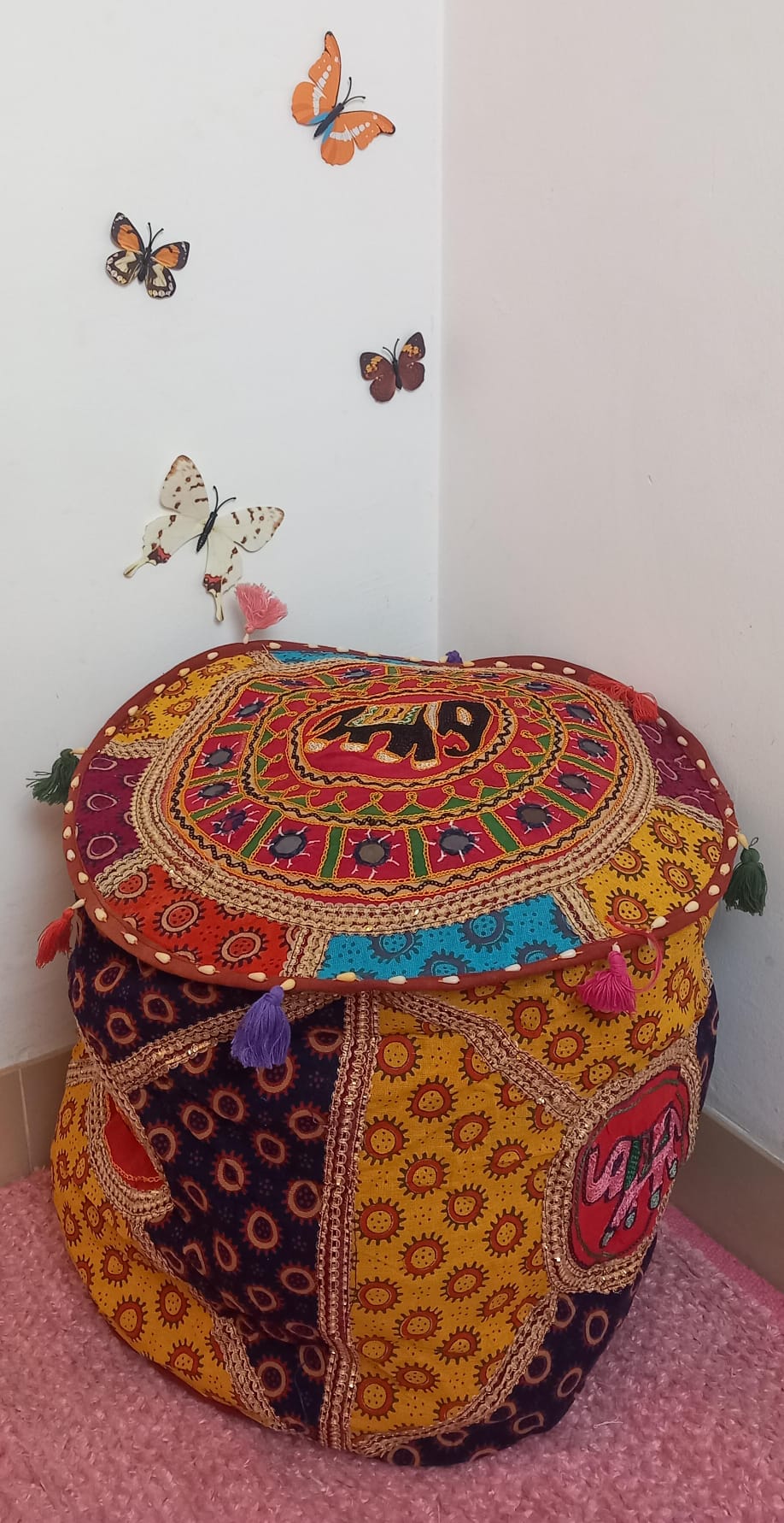 Puff con alma y mucho color en Patchwork Iro redondo 40cm aproximadamente.Envío Gratis sin pedido mínimo.