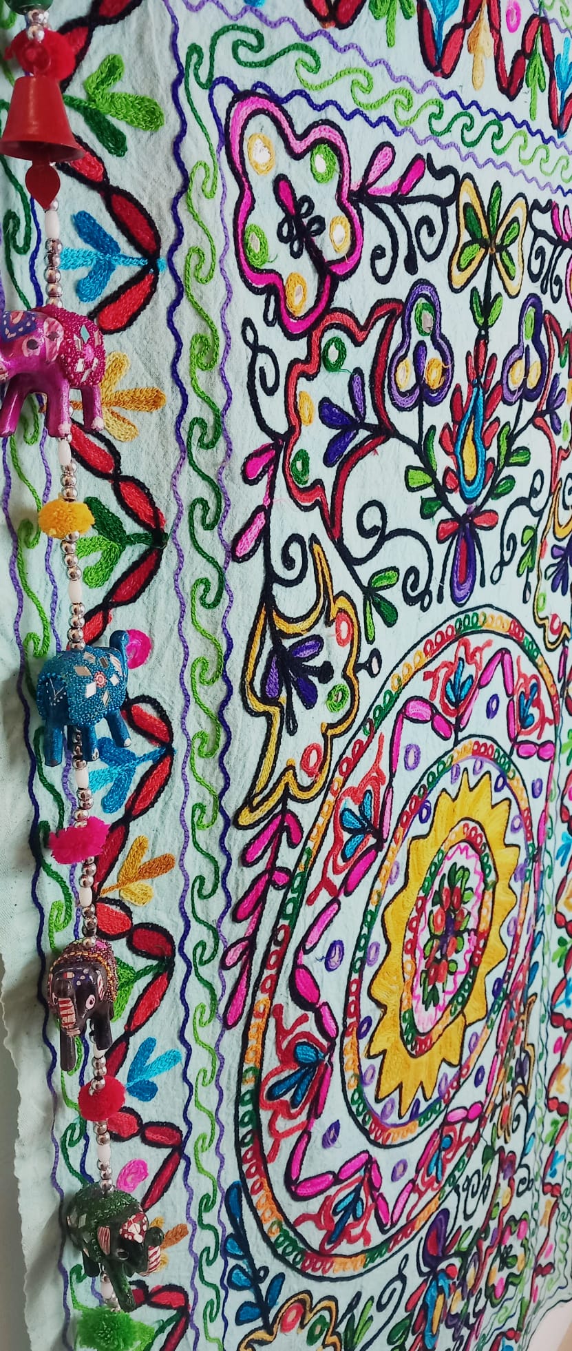 Tapiz Gora Mandala 75x120 bordado,una joya textil con alma bohemía hecha en India.Envío gratis sin pedido sin pedido mínimo.