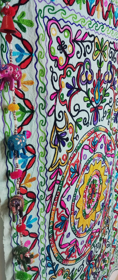 Tapiz Gora Mandala 75x120 bordado,una joya textil con alma bohemía hecha en India.Envío gratis sin pedido sin pedido mínimo.