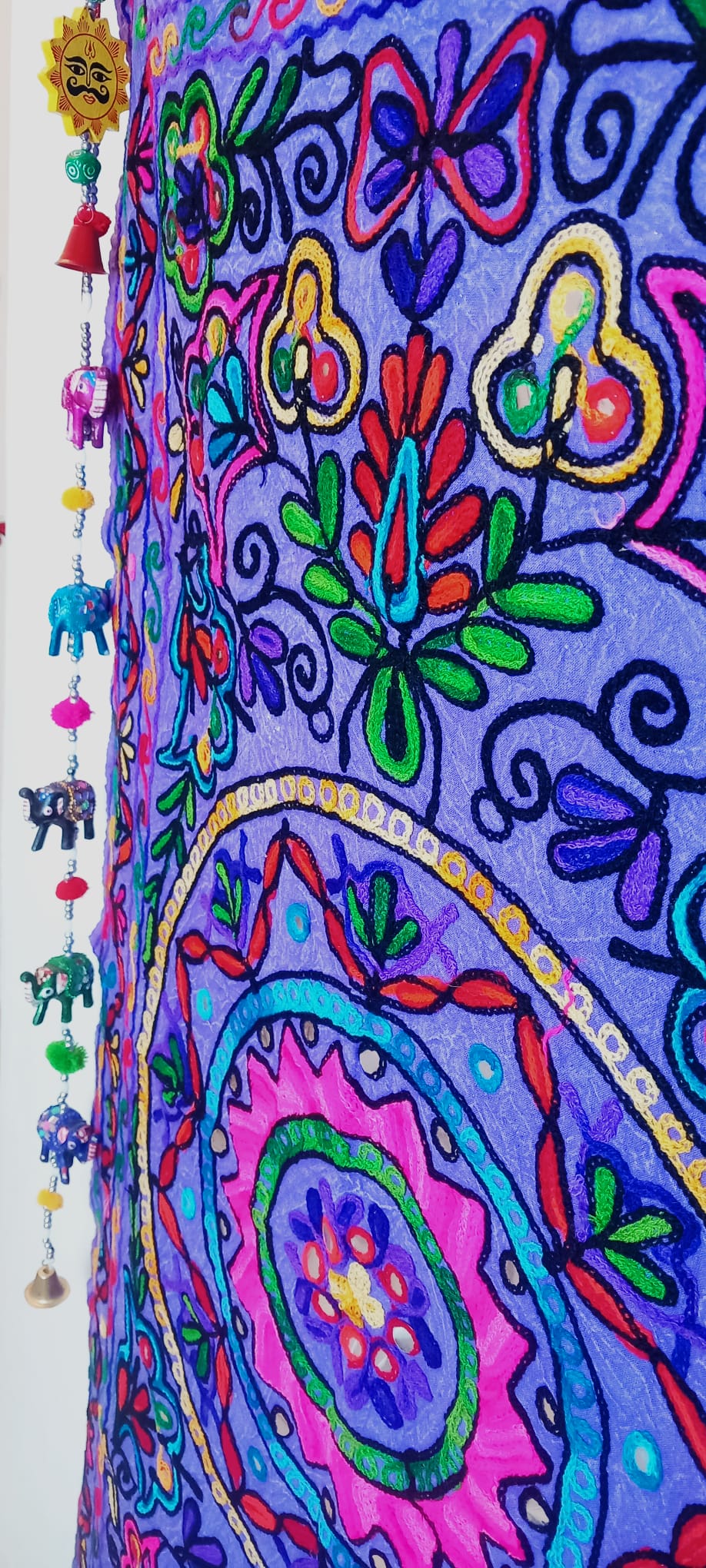 Tapiz Gora Mandala 75x120 bordado,una joya textil con alma bohemía hecha en India.Envío gratis sin pedido sin pedido mínimo.