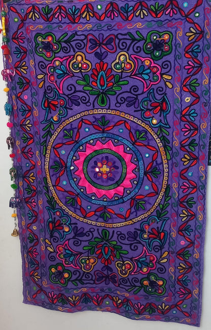 Tapiz Gora Mandala 75x120 bordado,una joya textil con alma bohemía hecha en India.Envío gratis sin pedido sin pedido mínimo.