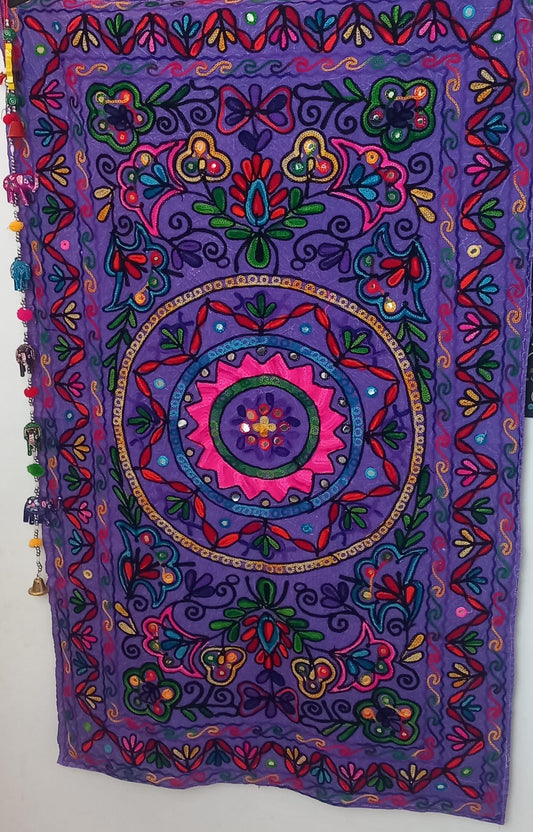Tapiz Gora Mandala 75x120 bordado,una joya textil con alma bohemía hecha en India.Envío gratis sin pedido sin pedido mínimo.