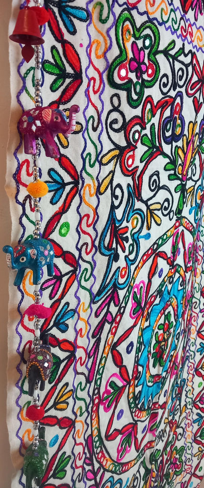 Tapiz Gora Mandala 75x120 bordado,una joya textil con alma bohemía hecha en India.Envío gratis sin pedido sin pedido mínimo.