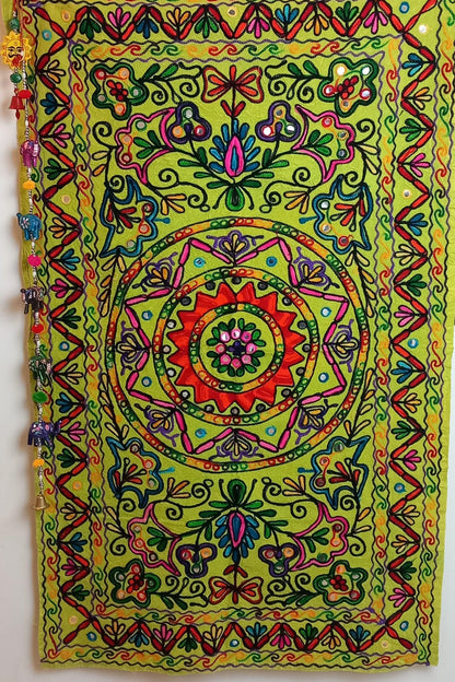 Tapiz Gora Mandala 75x120 bordado,una joya textil con alma bohemía hecha en India.Envío gratis sin pedido sin pedido mínimo.