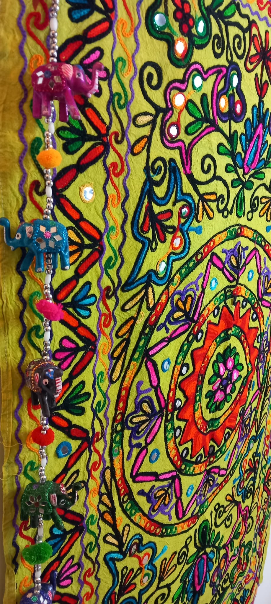 Tapiz Gora Mandala 75x120 bordado,una joya textil con alma bohemía hecha en India.Envío gratis sin pedido sin pedido mínimo.