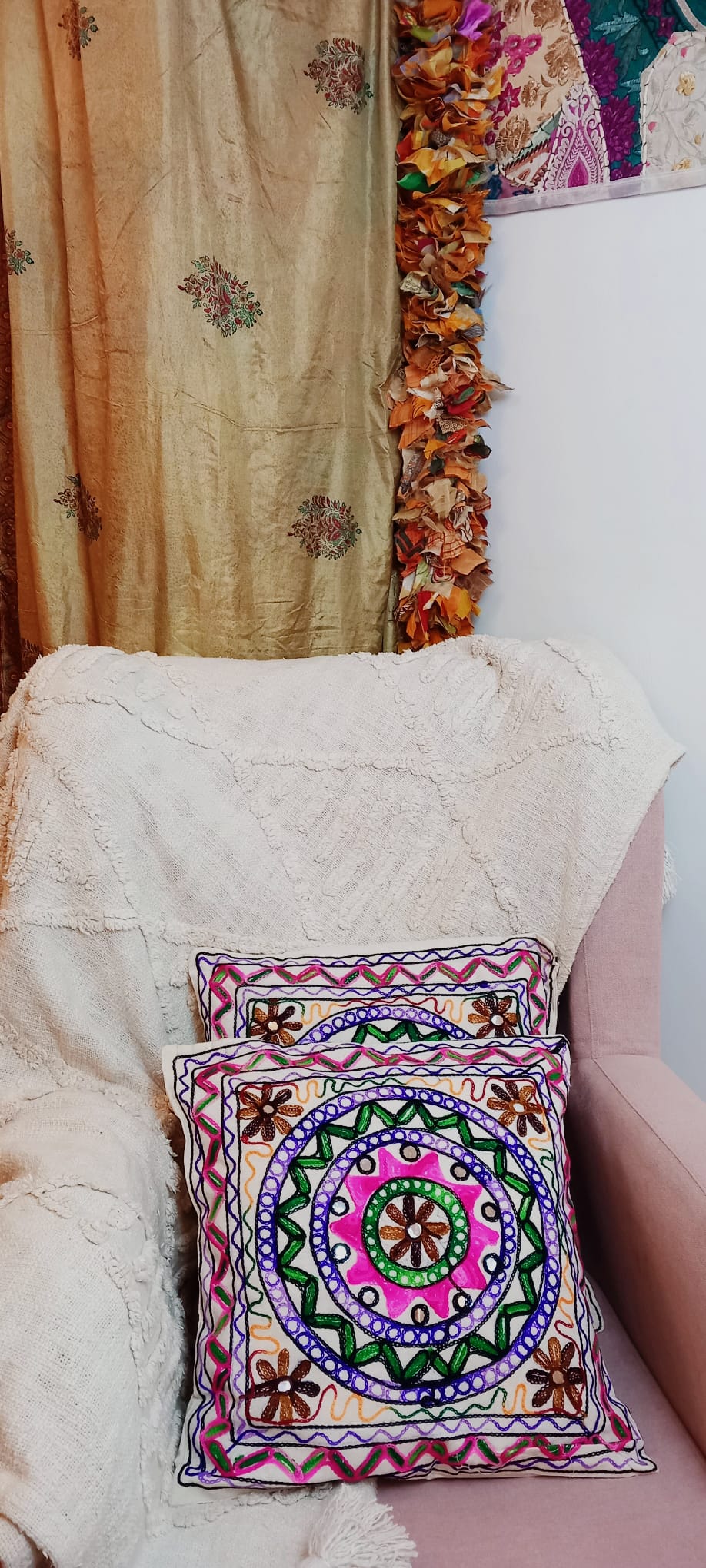 Fundas de Cojín artesanales con Mandala en algodón con bordados llenos de hisotrio y espejitos.ENVÍO GRATIS SIN PEDIDO MÍNMO.