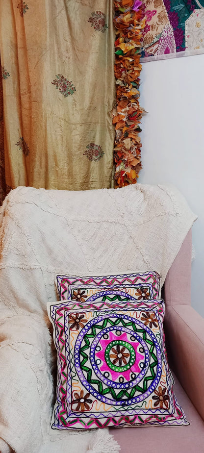 Fundas de Cojín artesanales con Mandala en algodón con bordados llenos de hisotrio y espejitos.ENVÍO GRATIS SIN PEDIDO MÍNMO.