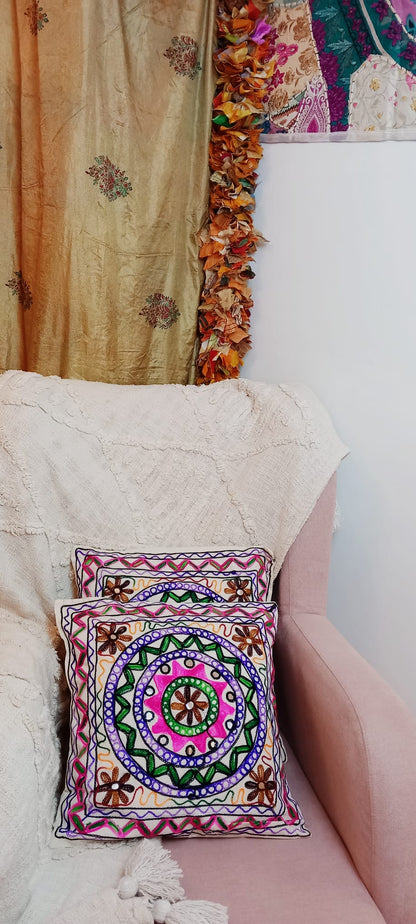 Fundas de Cojín artesanales con Mandala en algodón con bordados llenos de hisotrio y espejitos.ENVÍO GRATIS SIN PEDIDO MÍNMO.