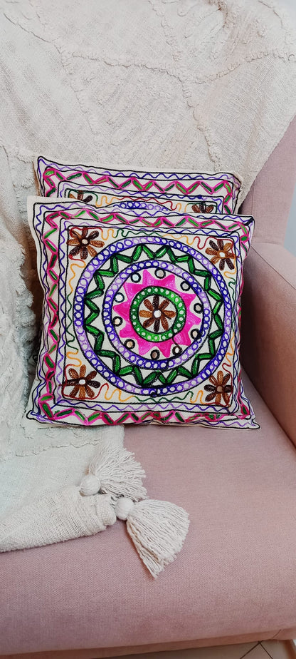 Fundas de Cojín artesanales con Mandala en algodón con bordados llenos de hisotrio y espejitos.ENVÍO GRATIS SIN PEDIDO MÍNMO.