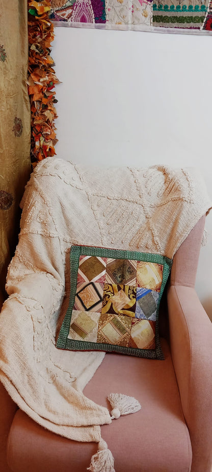 Funda de Cojín Patchwork Retales en un pieza única,perfecto para dar vida a rincones especiales.ENVÍO GRATIS SIN PEDIDO MÍNIMO.