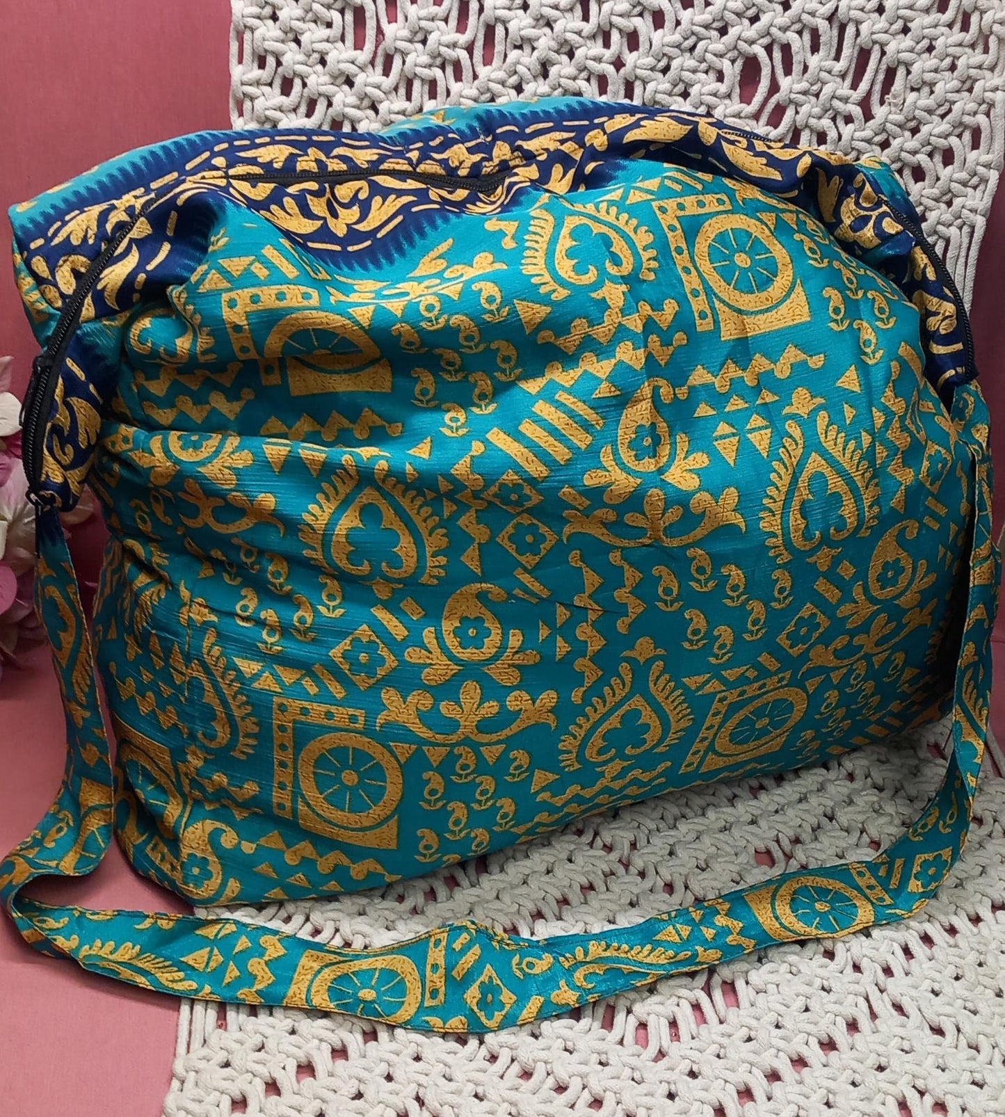 BOLSO CON PEQUEÑA TARA ARTESANAL CON CREMALLERA INDIA AUTÉNTICO CON MÁGICOS COLORES.ENVÍO GRATIS SIN PEDIDO MÍNIMO.